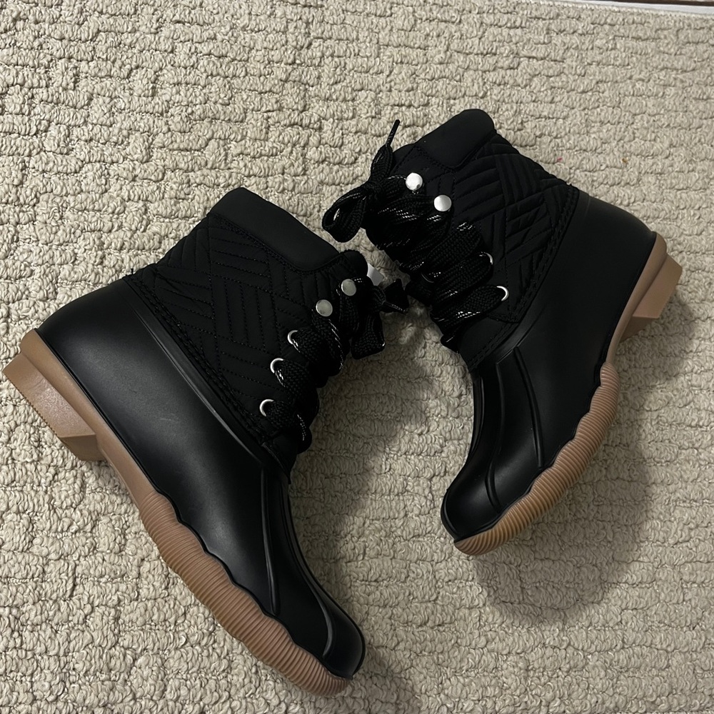 Justice Black Lace-Up Duck Boots size 4y 6w nwt‎ insulated